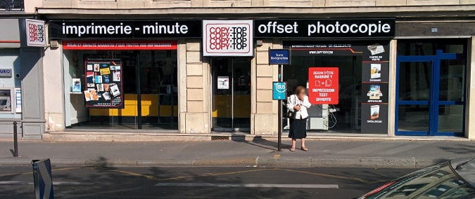 Vitrine imprimeur COPY-TOP Paris | agence Batignolles - Rome