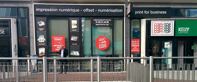 Vitrine imprimeur COPY-TOP Paris | agence La Défense